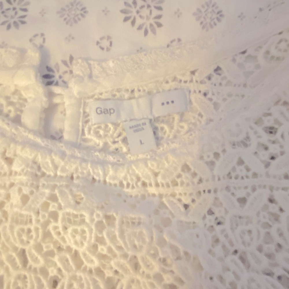 Gap cotton embroidered shirt white. Short sleeve